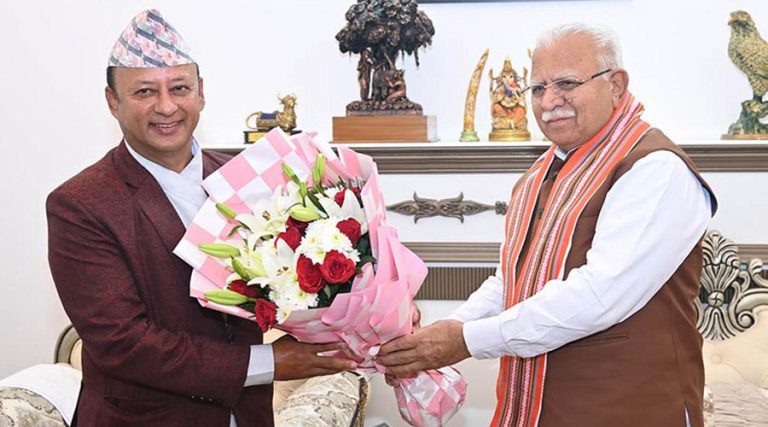 पूर्वमन्त्री दीपक खड्का पक्राउ !